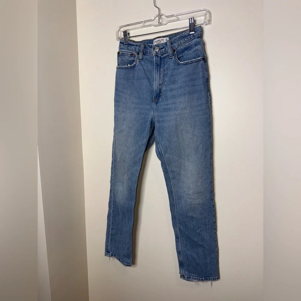 Abercrombie & Fitch The Ankle Straight Ultra High Rise Jean - Picture 4 of 8